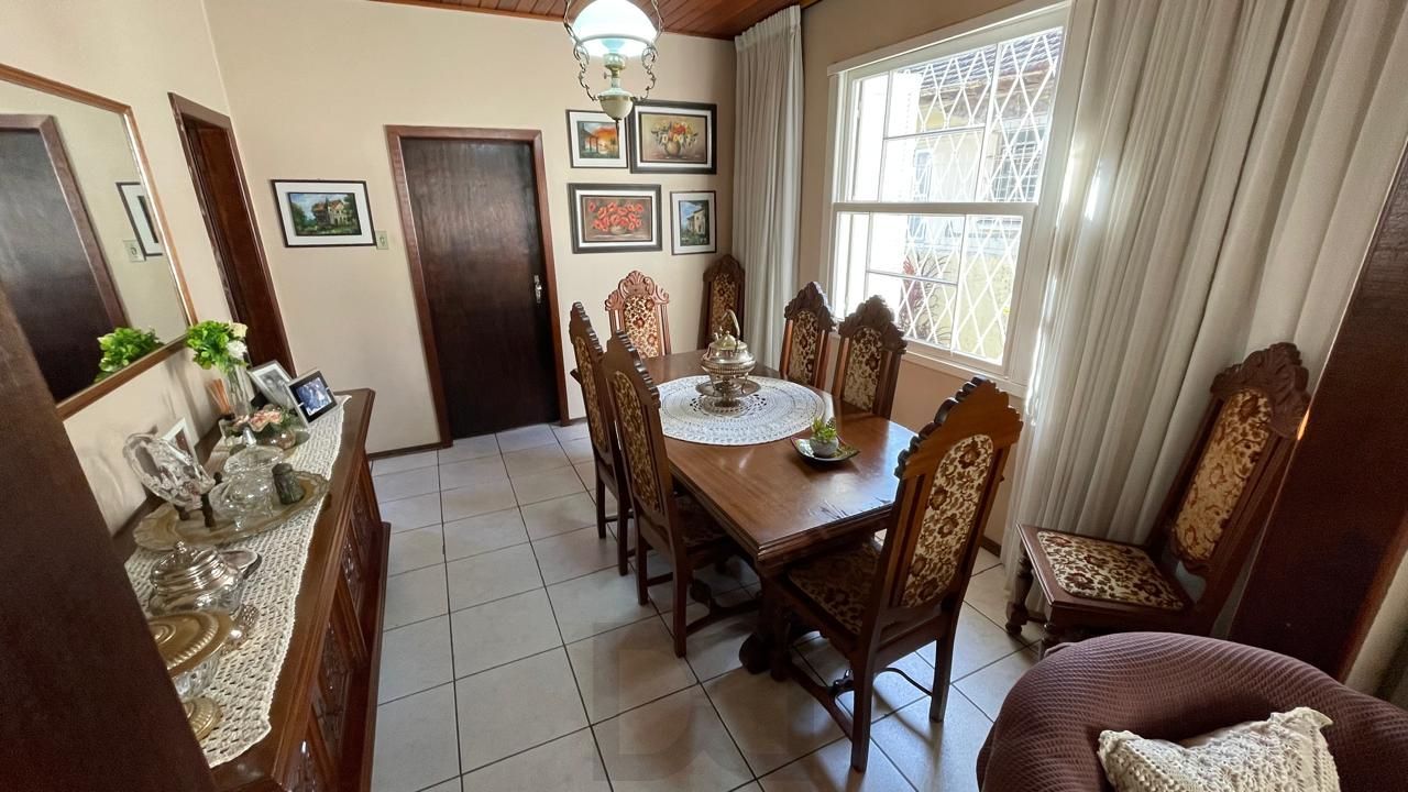 Casa com pátio com 3 dormitórios, 2 banheiros e 4 vagas. — foto 7
