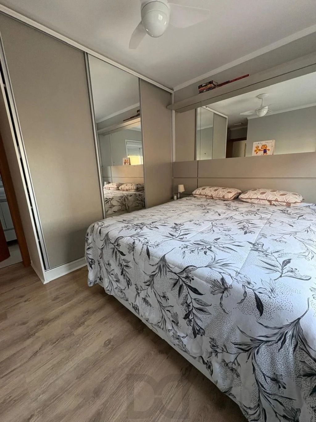 Apartamento com 2 dormitórios, suíte, sacada e churrasqueira. — foto 1
