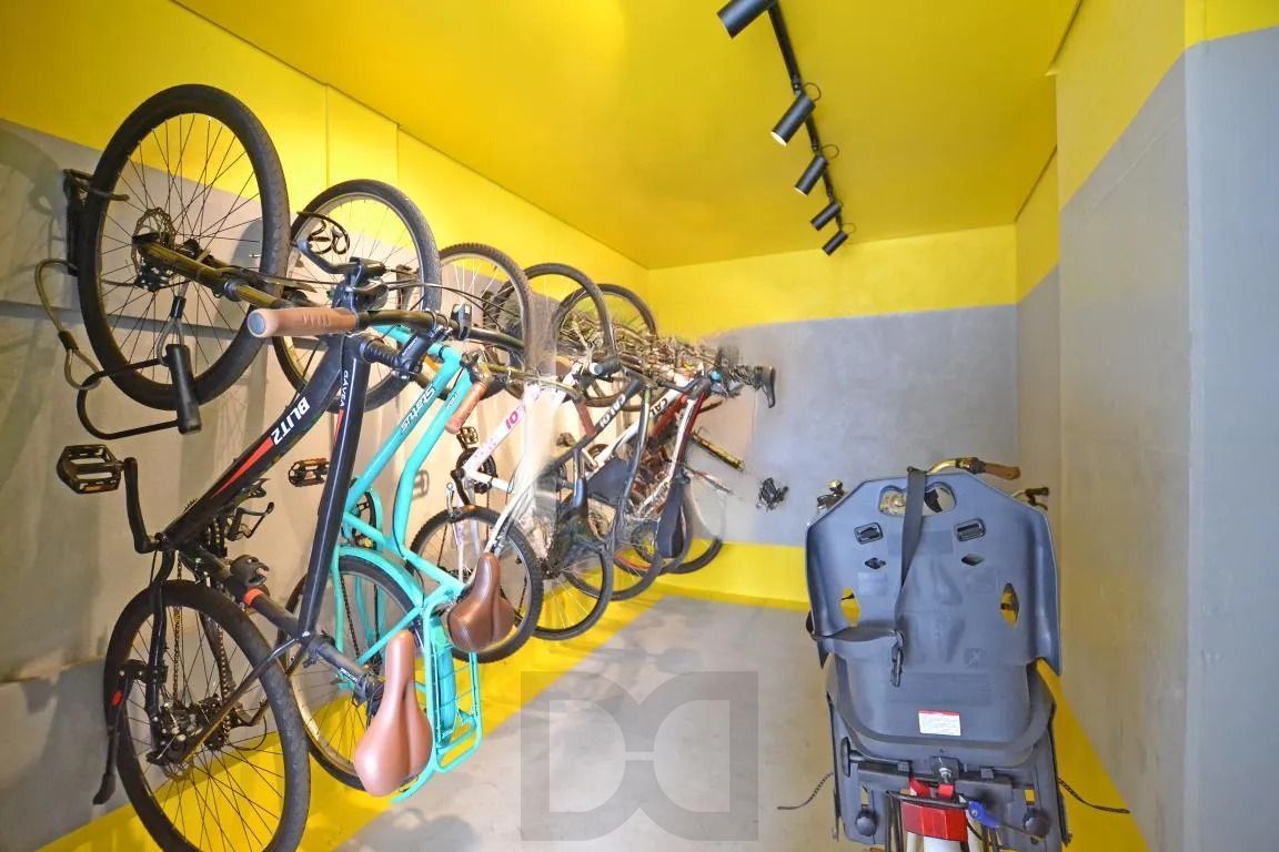 Apartamento, 2 Quartos Semimobiliado, churrasqueira, 1 vaga - Menino Deus — foto 33