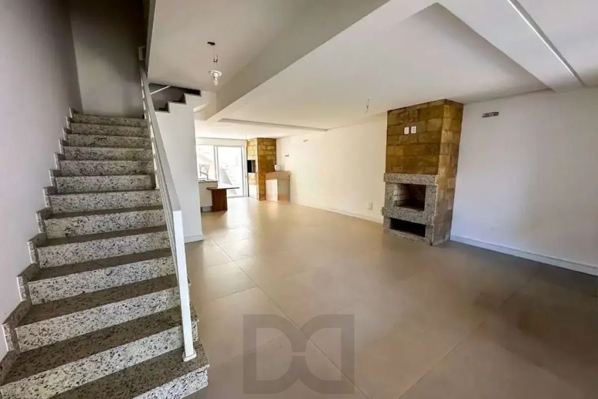 Casa com 3 dormitórios, suíte, churrasqueira, lareira e 2 vagas de garagem. — foto 4