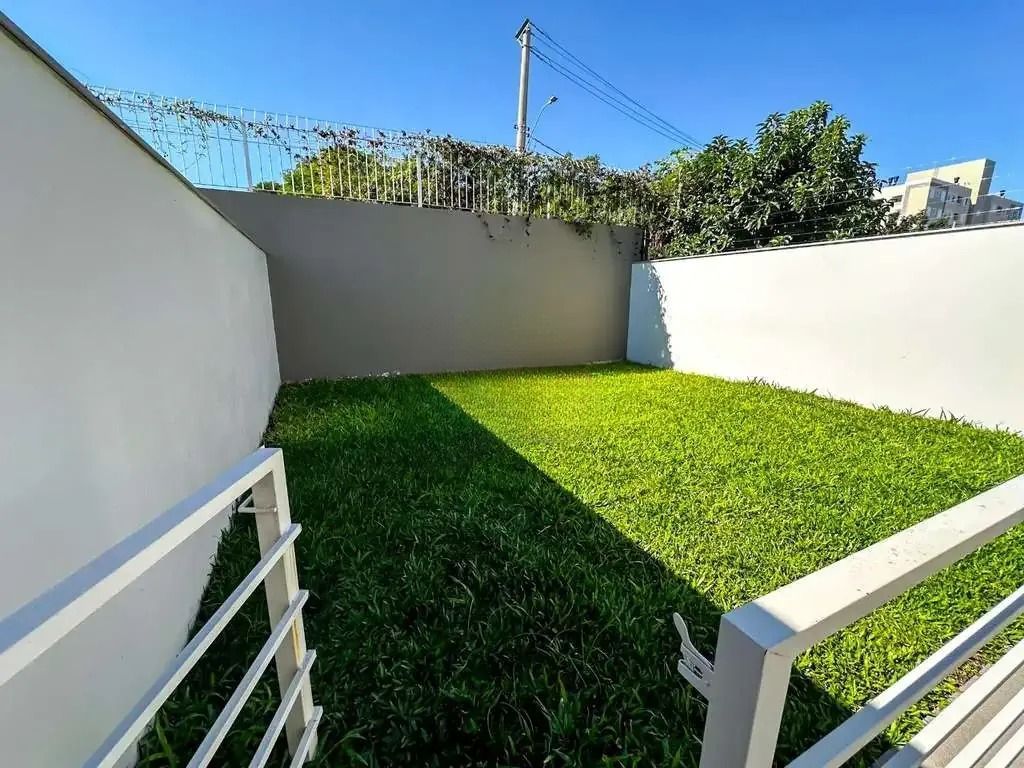 Casa com 3 dormitórios, suíte, churrasqueira, lareira e 2 vagas de garagem. — foto 16