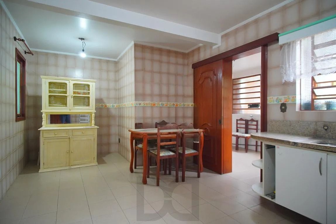 Casa com 4 Dormitórios e Amplo Pátio no Passo D’Areia — foto 12