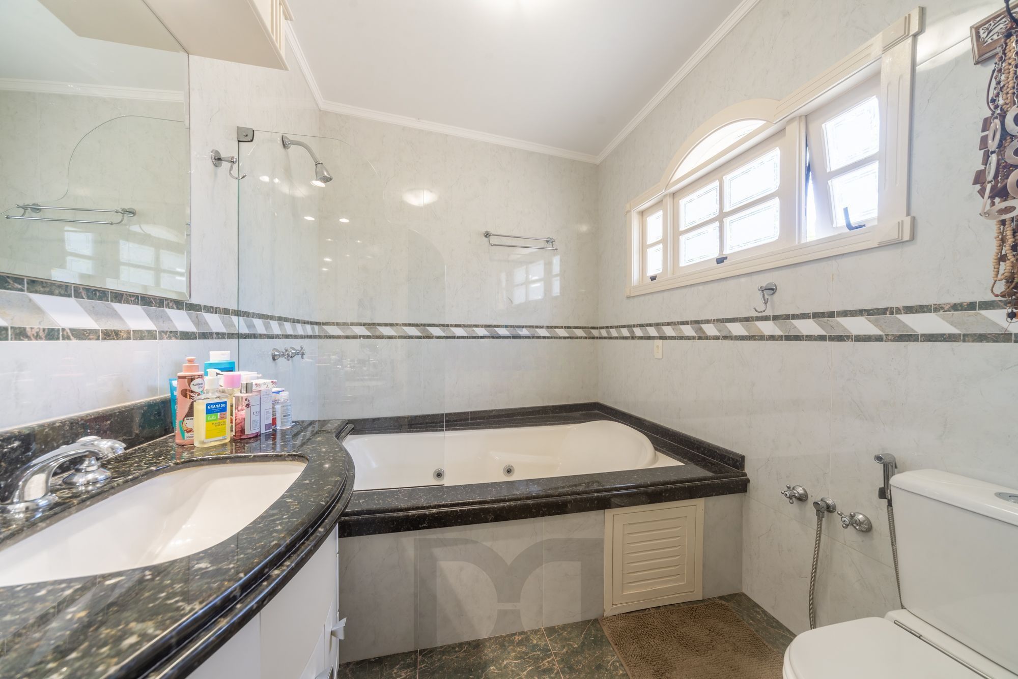 Casa térrea com 4 dormitórios, 2 suítes e 3 vagas. — foto 24