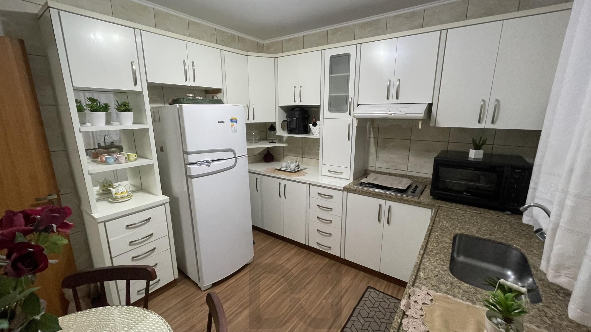 Casa com 3 dormitórios, suíte, churrasqueira, espaço gourmet e amplo pátio. — foto 22