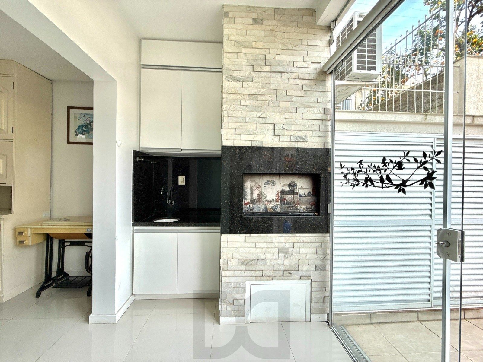 Casa com 3 Suítes e 3 Vagas no Bairro Vila Ipiranga — foto 2