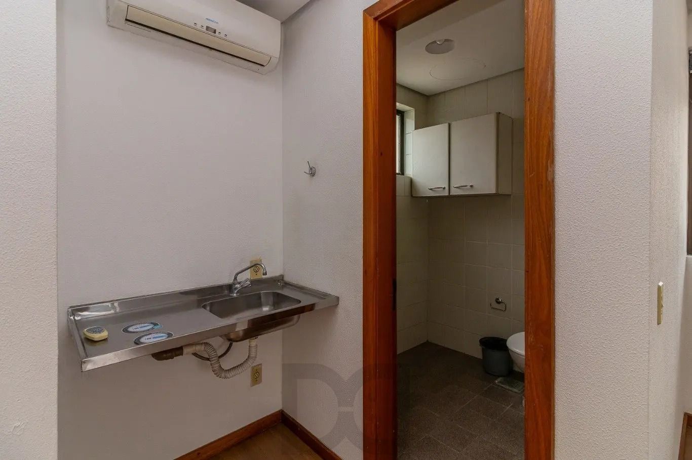 Sala a com 40m² privativos vaga e elevador, na Rua Barão do Gravataí, Menino Deus - Porto Alegre. — foto 7