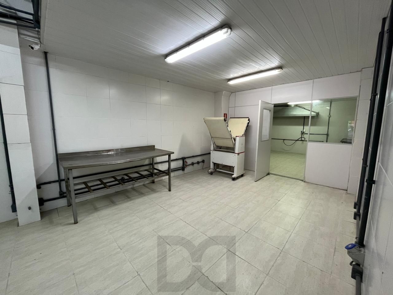Prédio Comercial à venda com 5 salas, 400m², 6 vagas, Rua Laudelino Freire no bairro Sarandi em Porto Alegre — foto 10