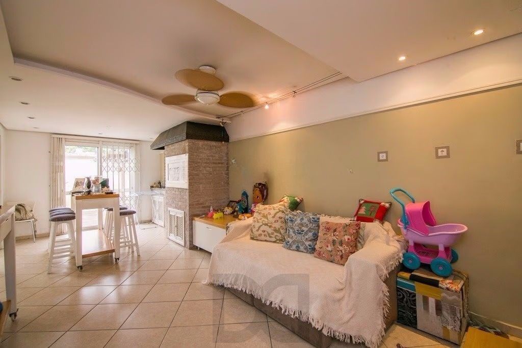 Casa de esquina com 6 dormitórios, 430m², piscina, 4 vagas — foto 2