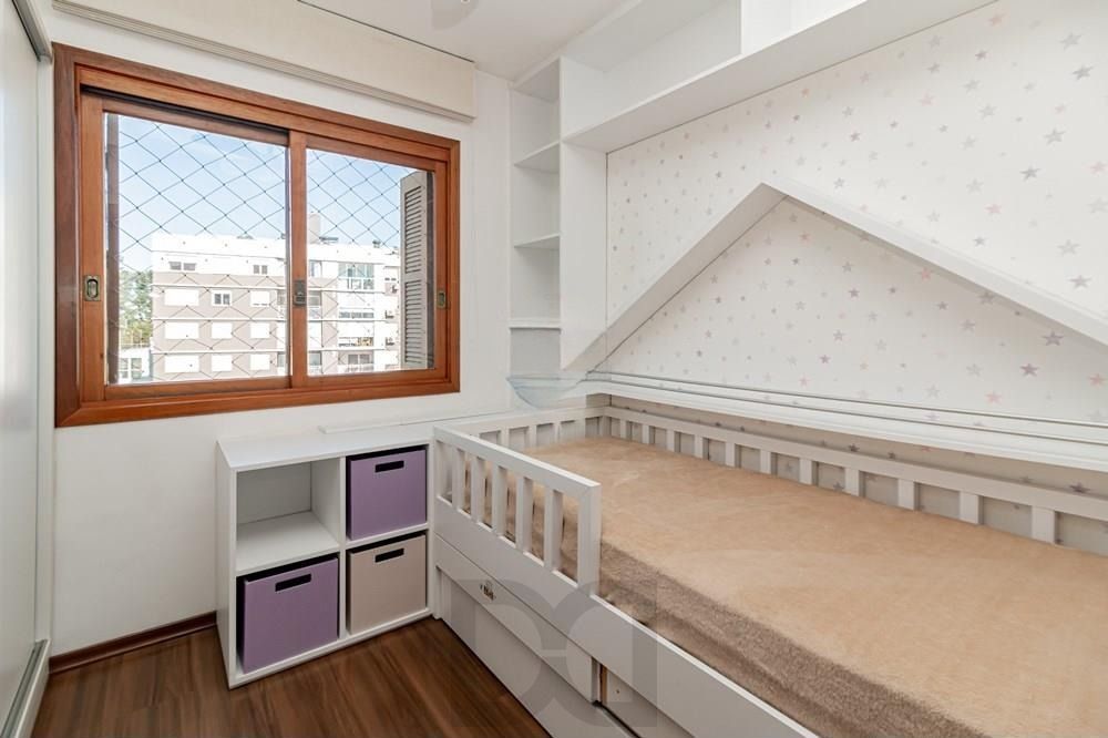 Apartamento com 3 dormitórios (sendo 1 suíte), 2 banheiros, lareira, churrasqueira e 2 vagas de garagem. — foto 13