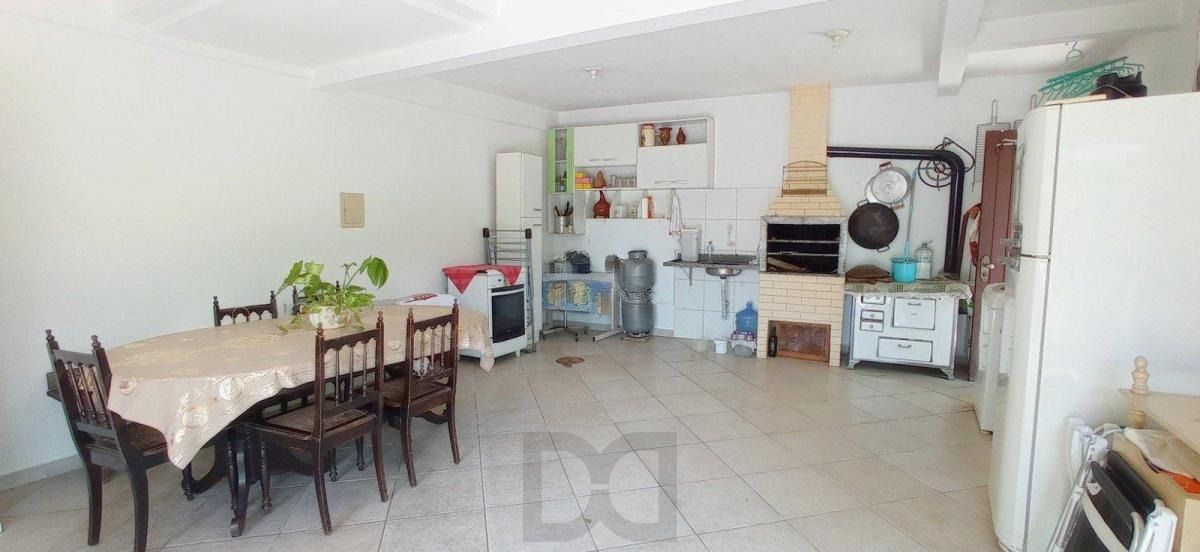Casa com 4 dormitórios, sótão e amplo pátio próxima ao Hospital Cristo Redentor — foto 7