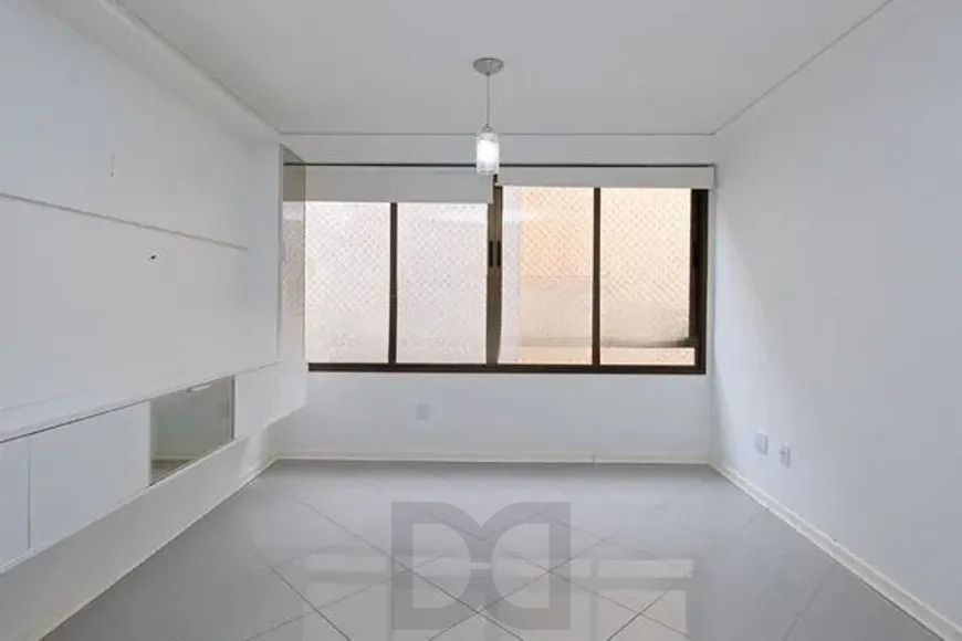 Apartamento com 2 dormitórios, suíte, churrasqueira e vaga de garagem. — foto 1