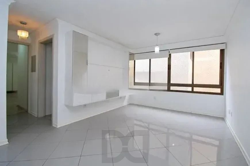 Apartamento com 2 dormitórios, suíte, churrasqueira e vaga de garagem. — foto 2