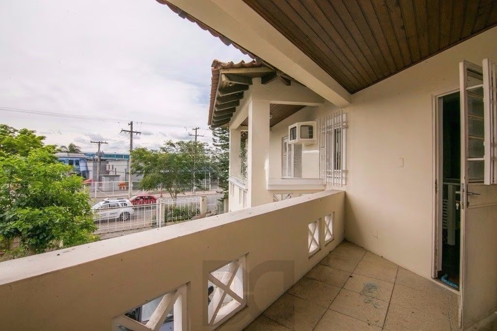 Casa de esquina com 6 dormitórios, 430m², piscina, 4 vagas — foto 30
