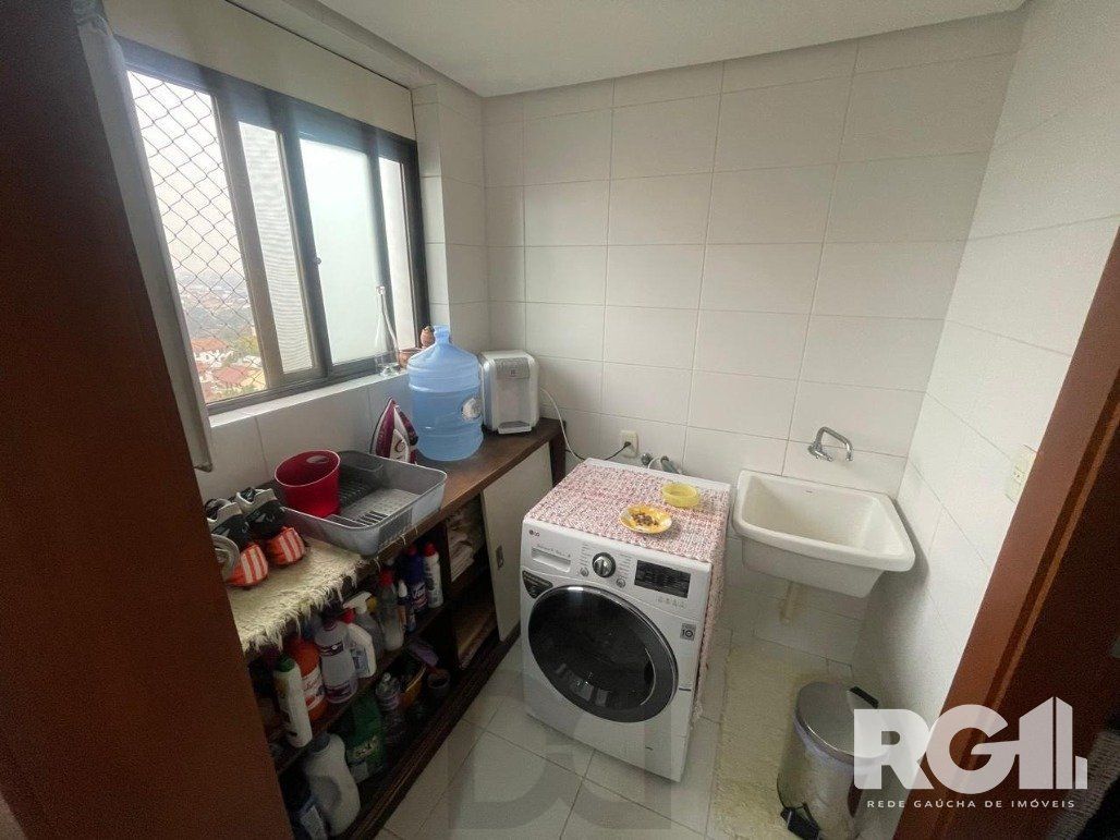 Apartamento com 3 dormitórios, 1 suíte, lavabo, 2 vagas cobertas, semimobiliado, churrasqueira e lareira. — foto 16
