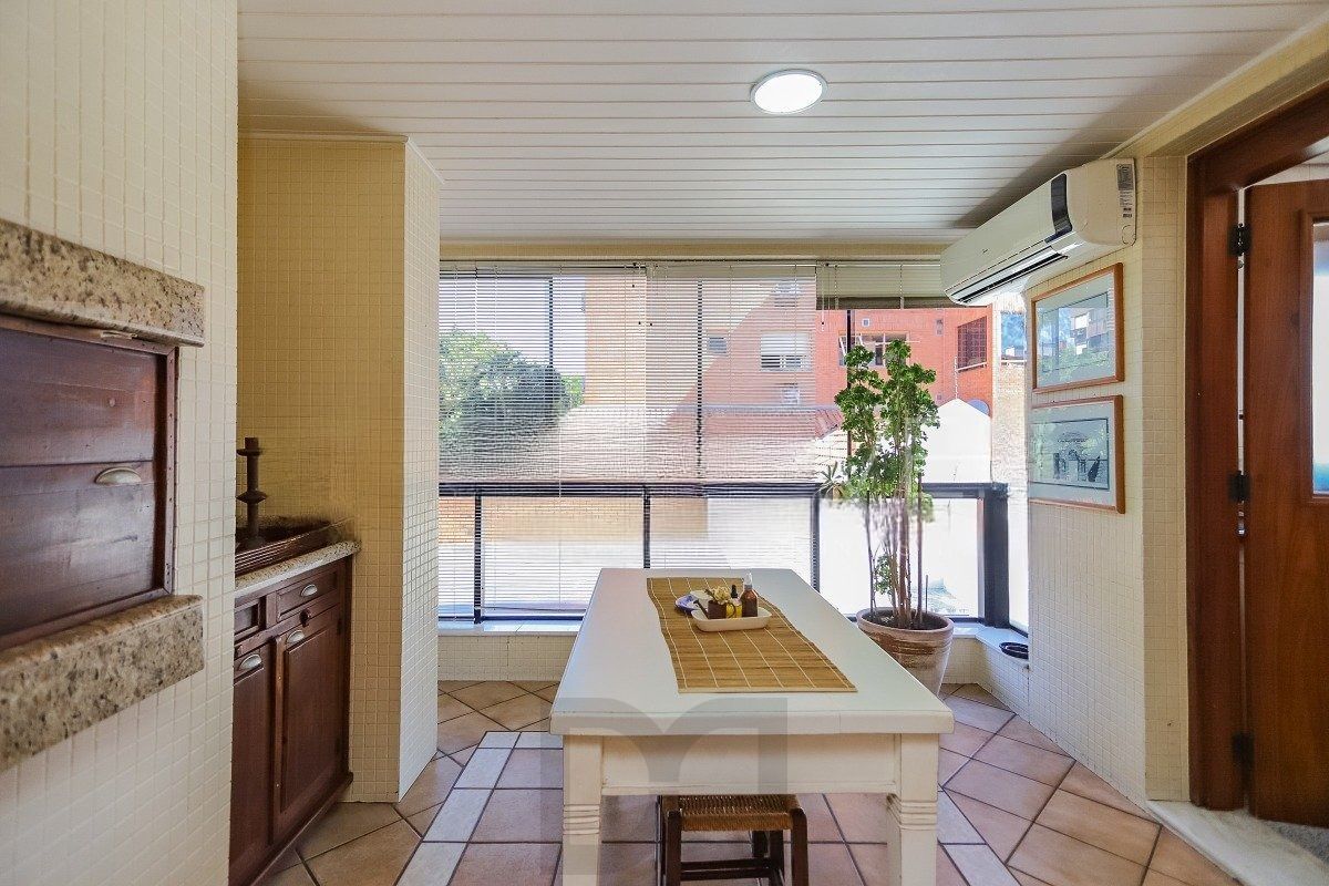 Apartamento com 3 dormitórios, suíte, 2 vagas e varanda com churrasqueira. — foto 11