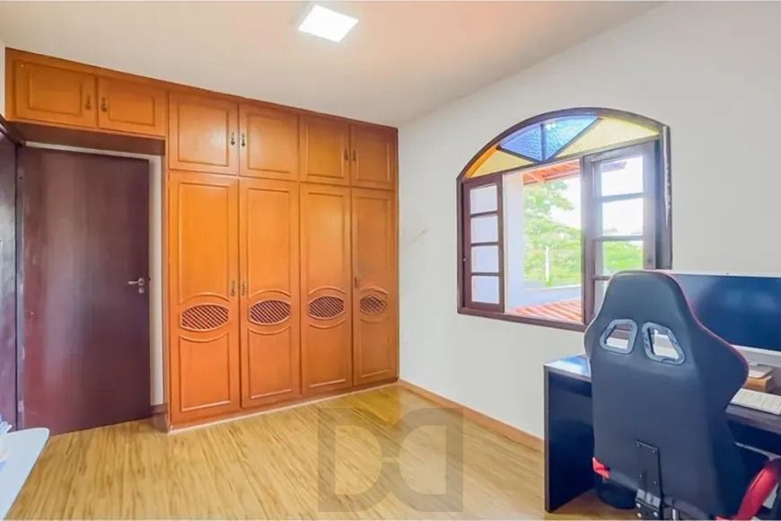 Casa térrea com 4 dormitórios, suíte e 2 vagas. — foto 3