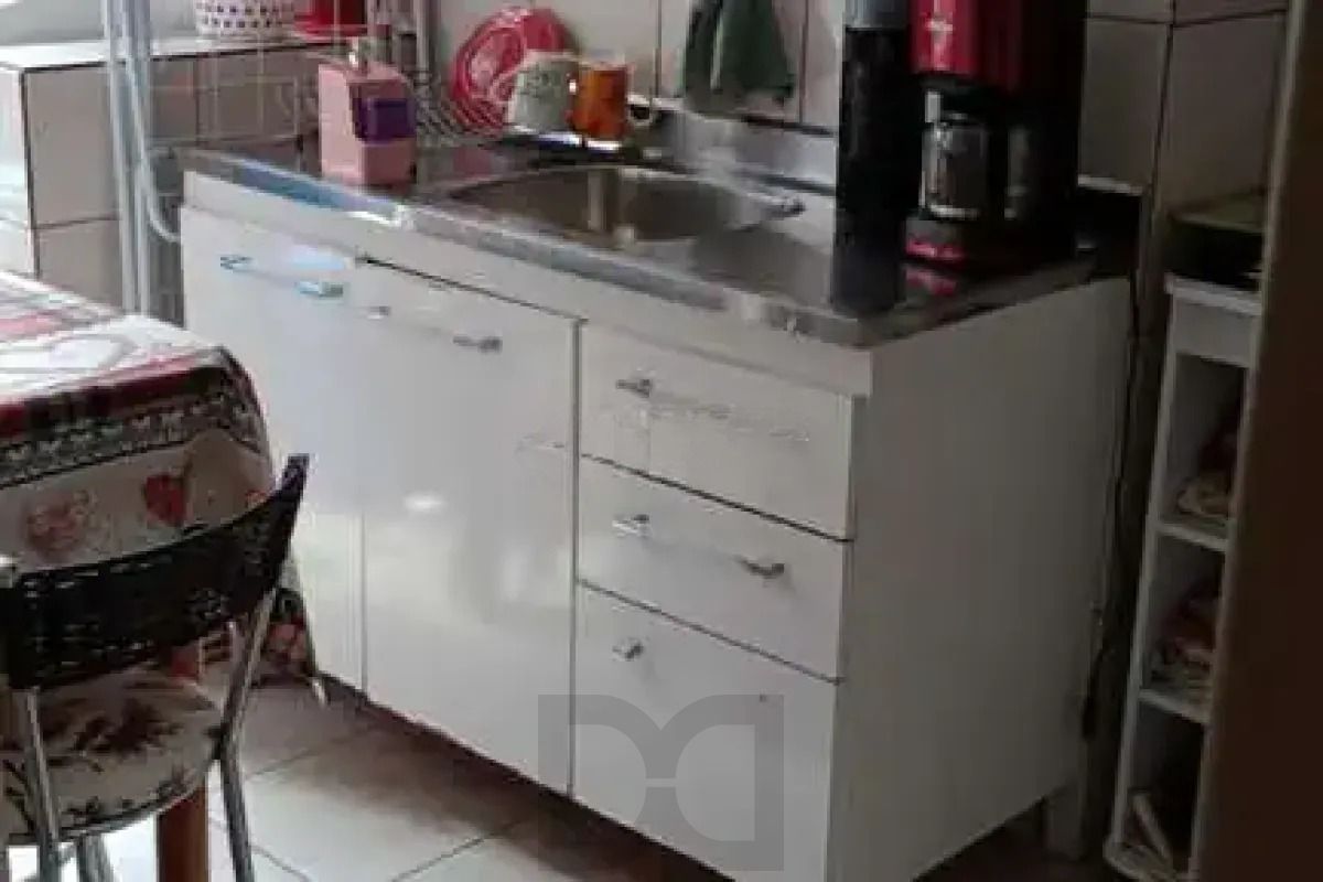 Apartamento com 2 dormitórios semimobiliado. — foto 6