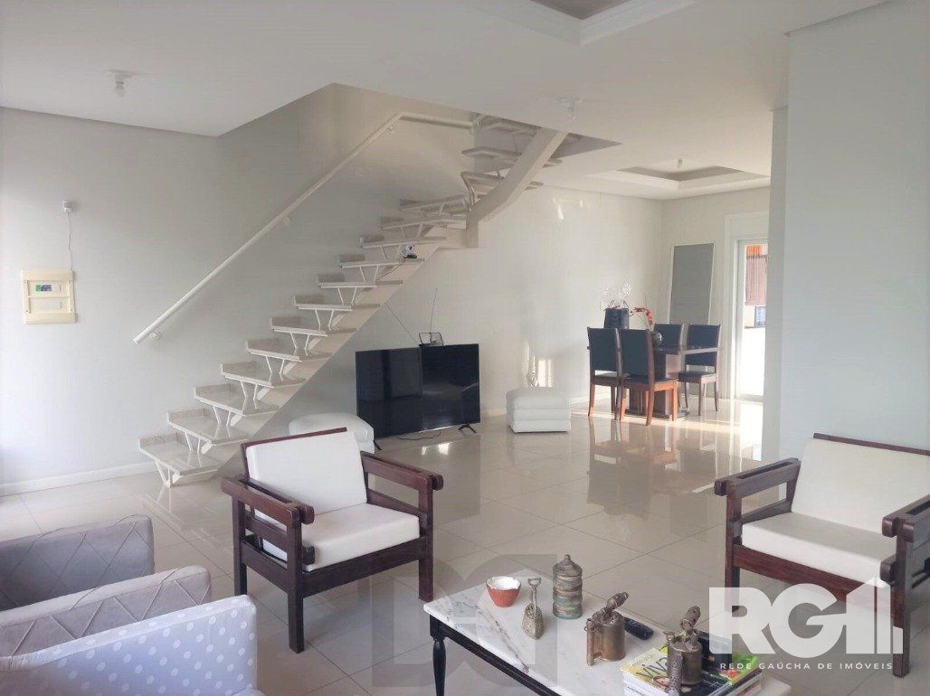 Casa à Venda com 3 Dormitórios, Suíte com Closet e Garagem para 10 Carros — foto 6