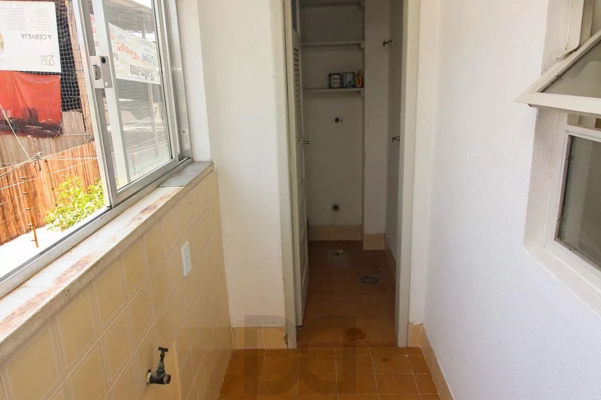 Apartamento com 2 dormitórios, banheiro auxiliar e 2 vagas cobertas. — foto 27