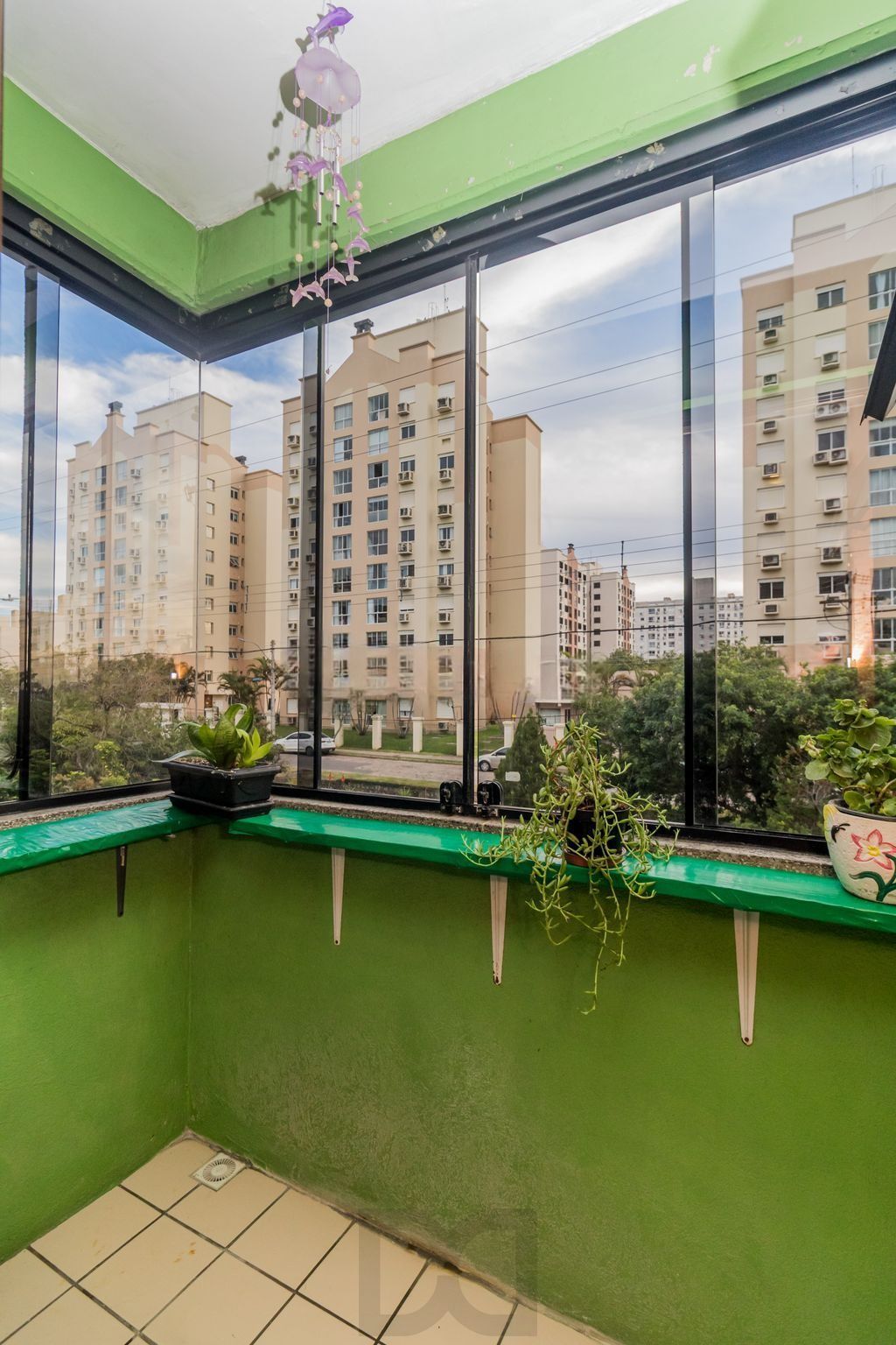 Apartamento iluminado com 2 dormitórios e vaga escriturada — foto 3
