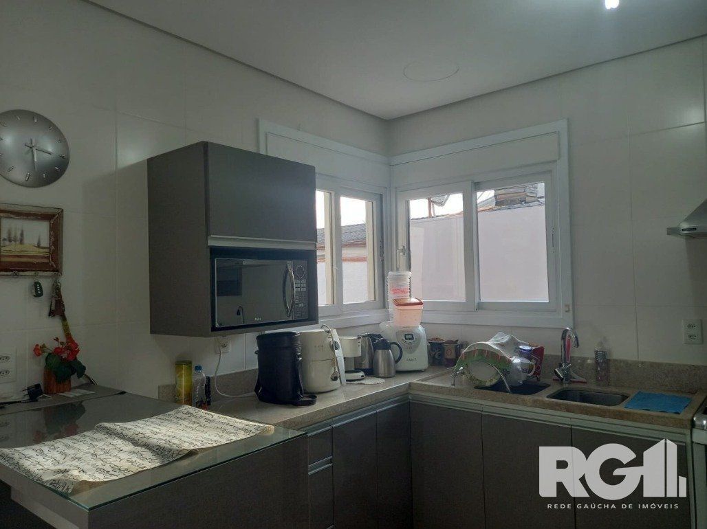 Casa à Venda com 3 Dormitórios, Suíte com Closet e Garagem para 10 Carros — foto 10