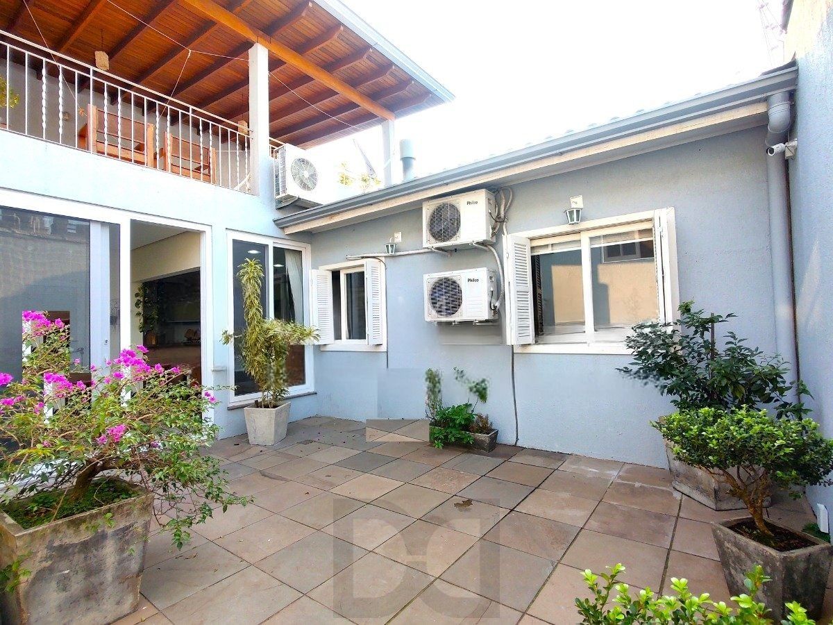 Casa com 4 dormitórios, espaço gourmet e terraço na Zona Norte de Porto Alegre — foto 1