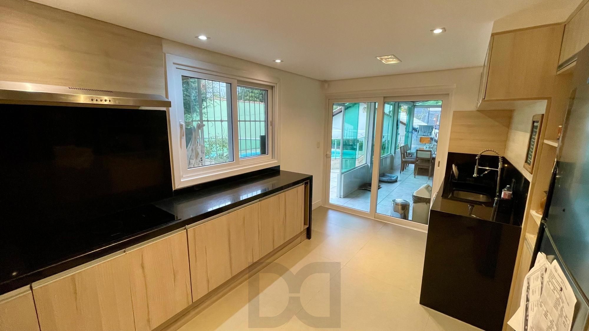 Casa térrea 100% mobiliada com 3 dormitórios, suíte, piscina e 3 vagas. — foto 11