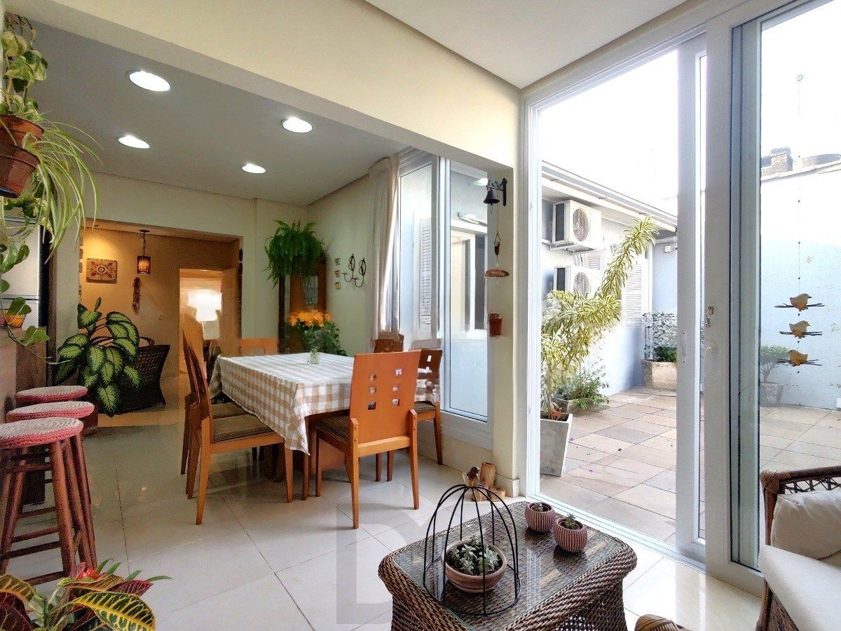 Casa com 4 dormitórios, espaço gourmet e terraço na Zona Norte de Porto Alegre — foto 2