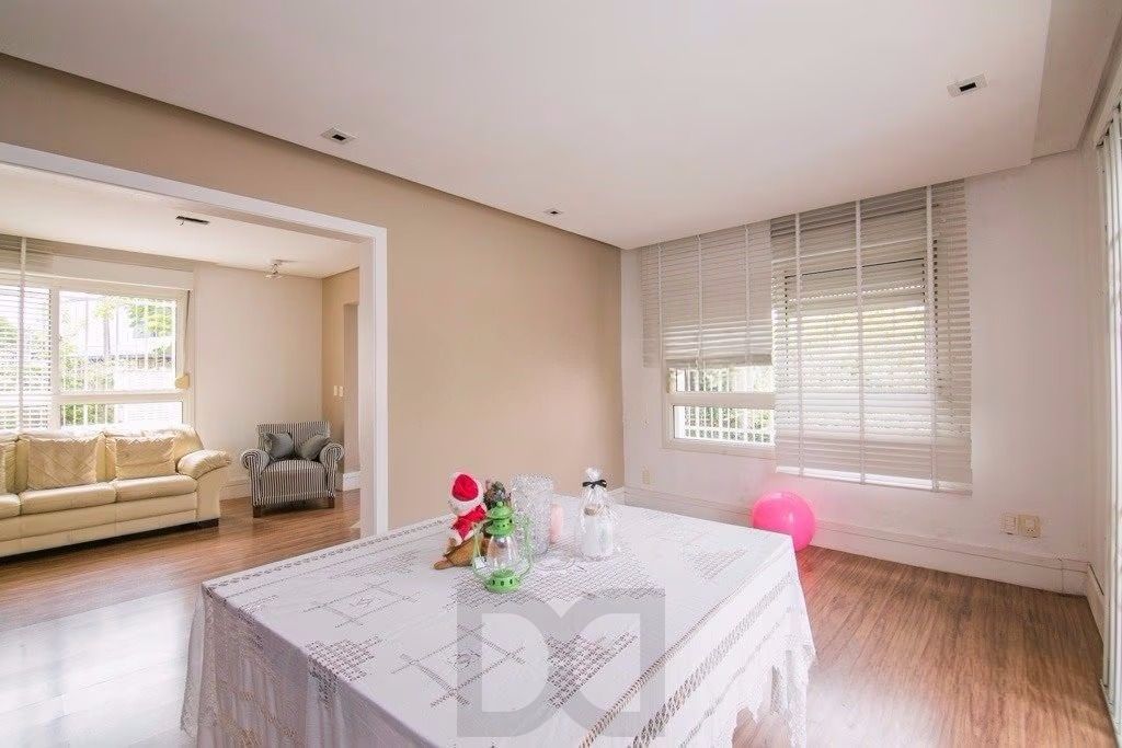 Casa de esquina com 6 dormitórios, 430m², piscina, 4 vagas — foto 9