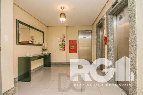 Apartamento com 3 dormitórios, 1 suíte, lavabo, 2 vagas cobertas, semimobiliado, churrasqueira e lareira. — foto 32