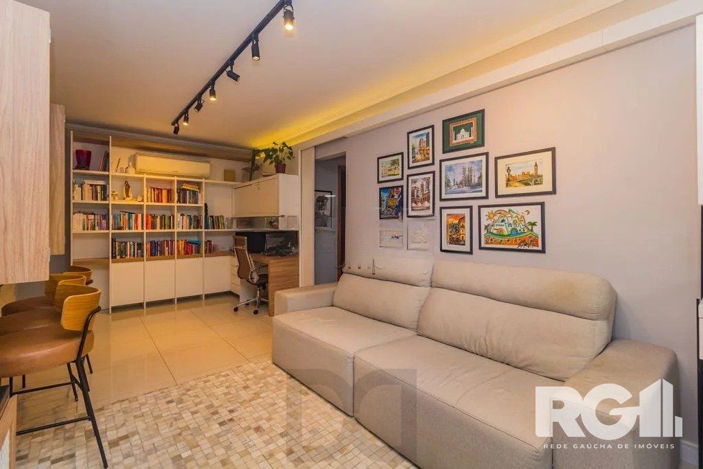 Apartamento com 94m², 3 quartos, 1 suíte, 2 vagas, no bairro Cristo Redentor em Porto Alegre.. — foto 2