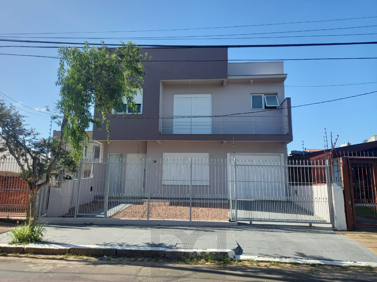 Casa à Venda com 3 Dormitórios, Suíte com Closet e Garagem para 10 Carros — foto 1