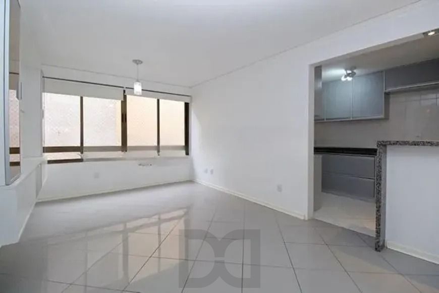 Apartamento com 2 dormitórios, suíte, churrasqueira e vaga de garagem. — foto 3