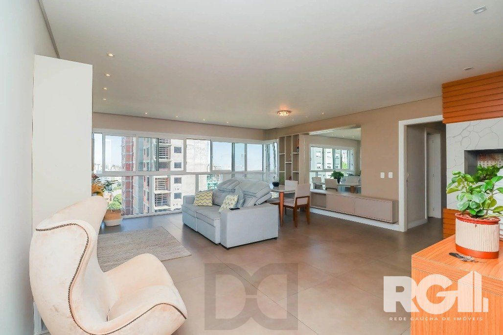 Apartamento com 3 Dormitórios, Suíte e Vaga Dupla – Andar Alto — foto 7