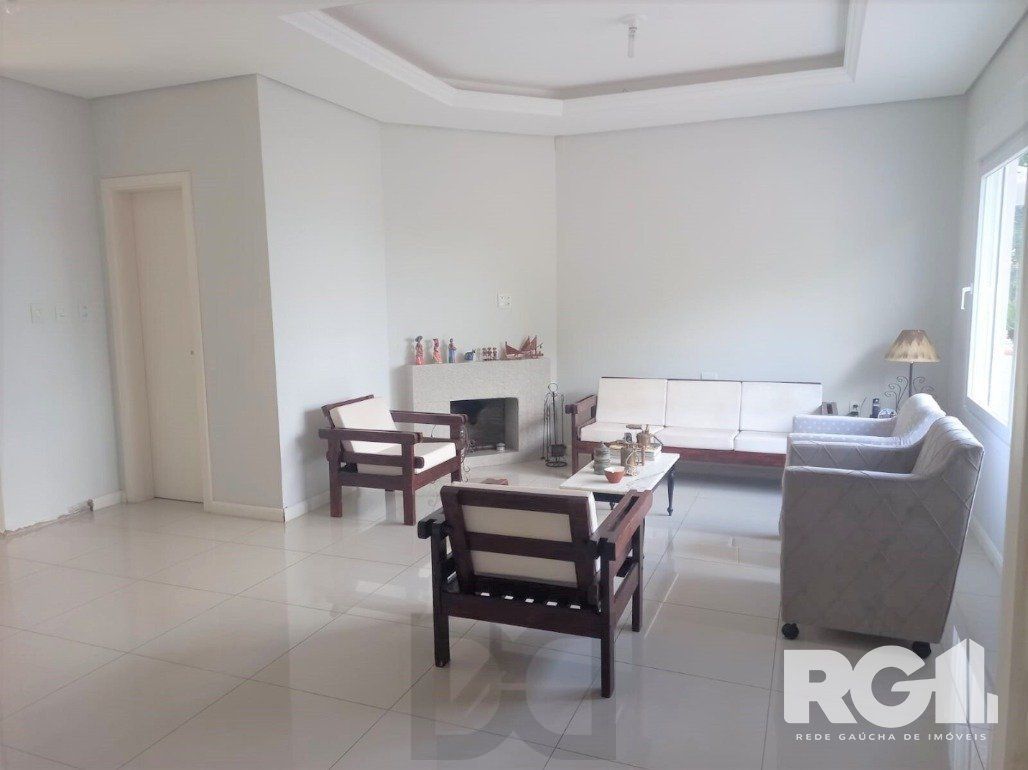 Casa à Venda com 3 Dormitórios, Suíte com Closet e Garagem para 10 Carros — foto 7