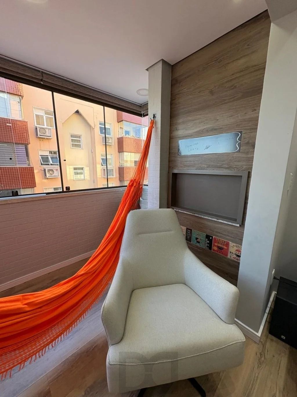Apartamento com 2 dormitórios, suíte, sacada e churrasqueira. — foto 11