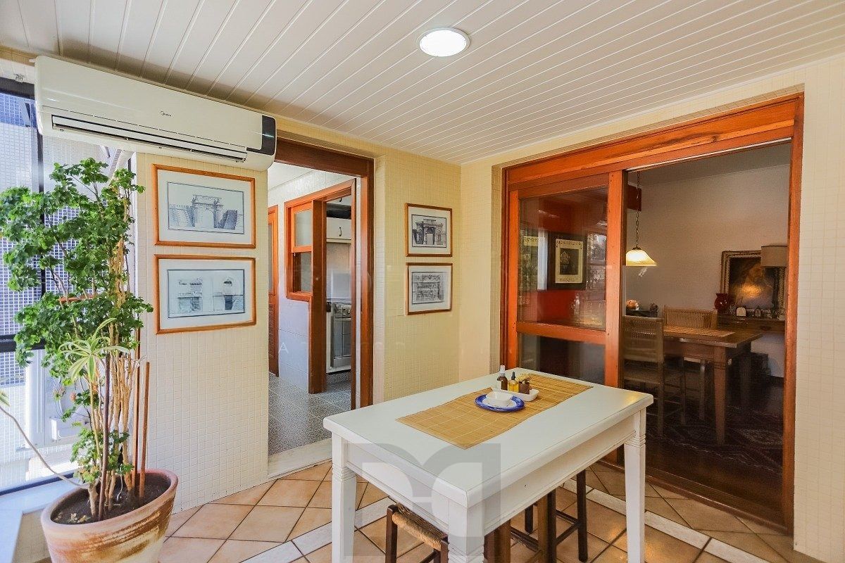 Apartamento com 3 dormitórios, suíte, 2 vagas e varanda com churrasqueira. — foto 10