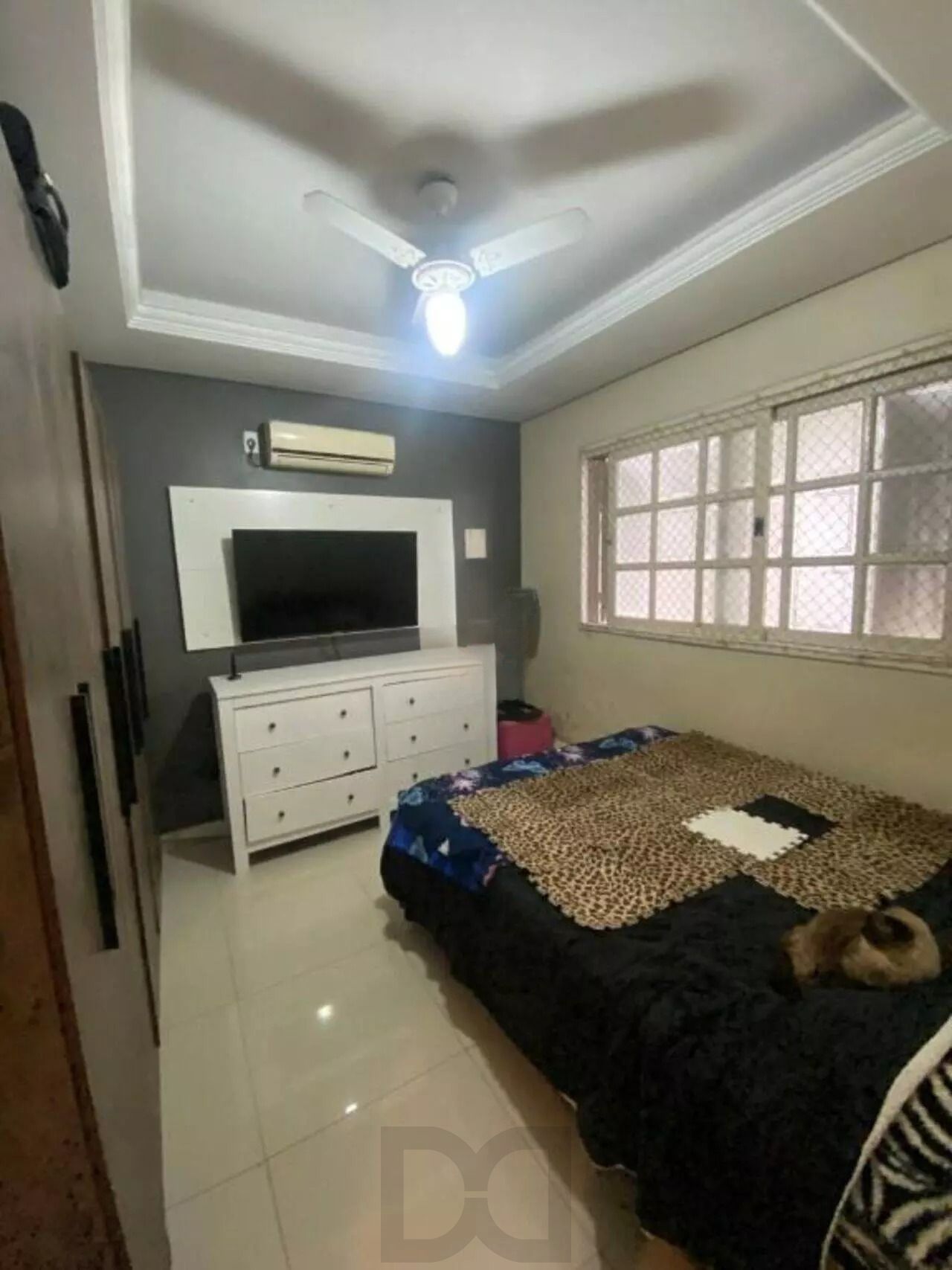 Casa com Duas Residências e Pátio Amplo no Bairro Tranquilo — foto 8