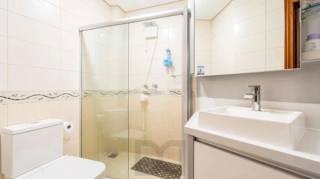 Casa com 3 dormitórios, suíte, churrasqueira e piscina. — foto 26