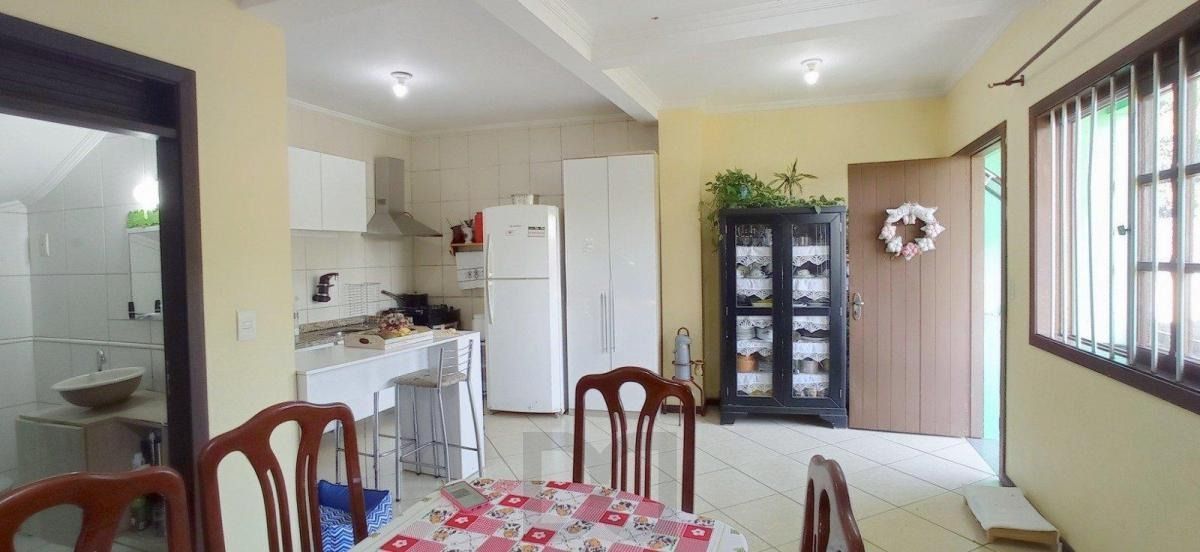 Casa com 4 dormitórios, sótão e amplo pátio próxima ao Hospital Cristo Redentor — foto 9