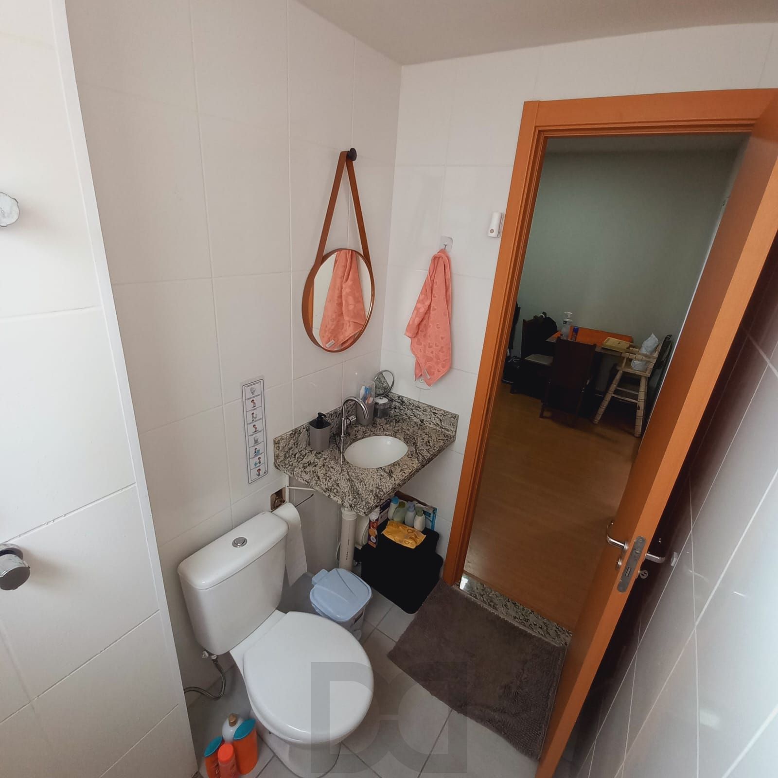 Apartamento 2 Dormitórios, sacada com churrasquieira, 1 vaga  Portaria 24h — foto 16