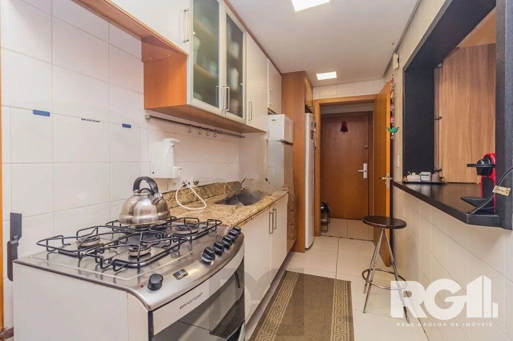Apartamento com 94m², 3 quartos, 1 suíte, 2 vagas, no bairro Cristo Redentor em Porto Alegre.. — foto 4
