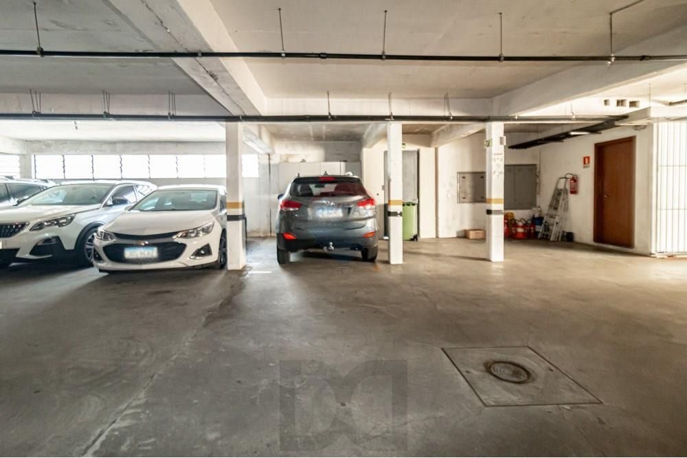Apartamento com 3 dormitórios (sendo 1 suíte), 2 banheiros, lareira, churrasqueira e 2 vagas de garagem. — foto 19