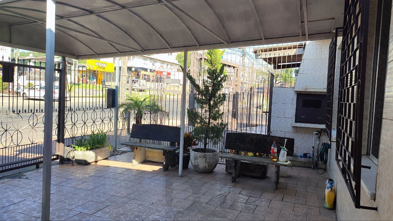 Casa com 4 dormitórios, na avenida Bernardinho Silveira Amorim, Rubem Berta — foto 2