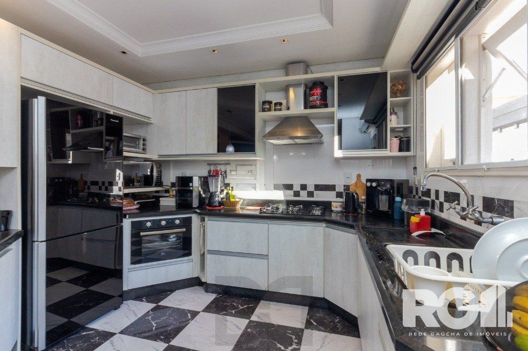Casa em Condomínio com 3 Suítes, Espaço Gourmet e 5 Vagas de Garagem — foto 6