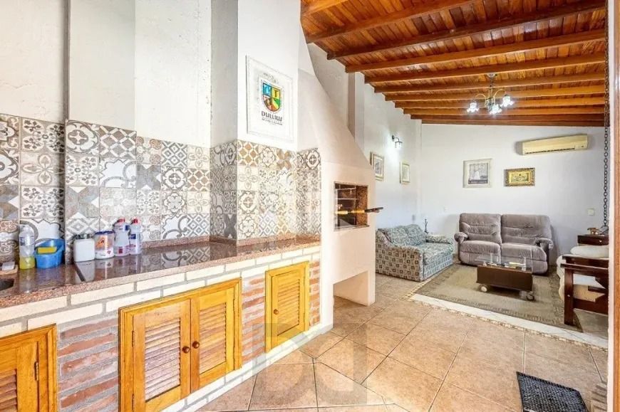 Casa térrea, 160 m² privativos, patio com piscina, no Bairro São Sebastião. — foto 9