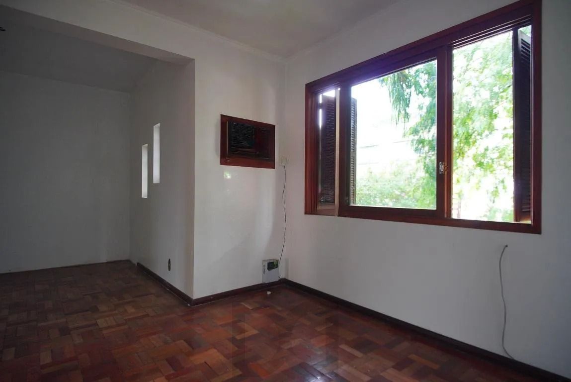 Casa com 4 Dormitórios e Amplo Pátio no Passo D’Areia — foto 8