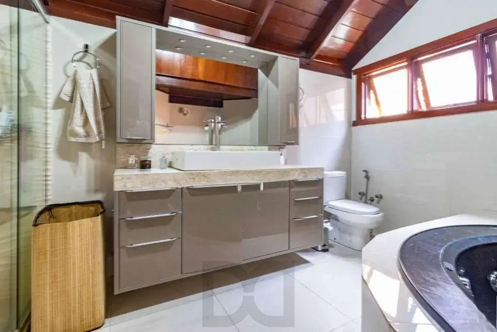 Casa com 4 dormitórios, suíte, piscina e 4 vagas. — foto 28