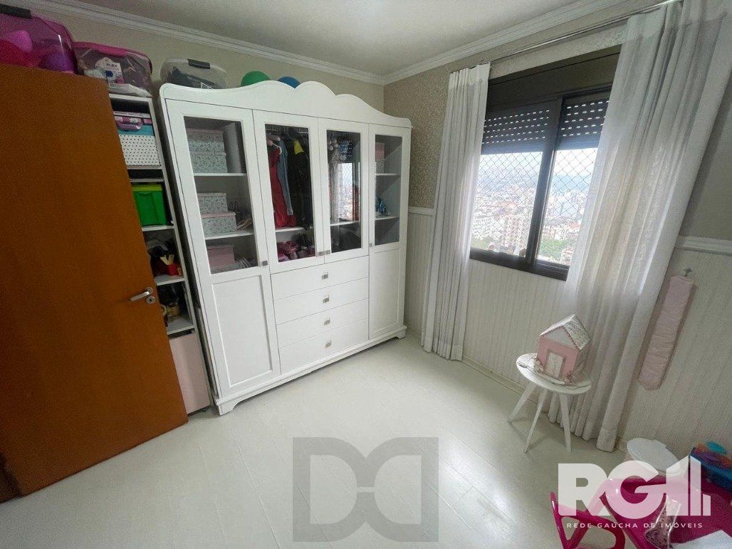 Apartamento com 3 dormitórios, 1 suíte, lavabo, 2 vagas cobertas, semimobiliado, churrasqueira e lareira. — foto 22