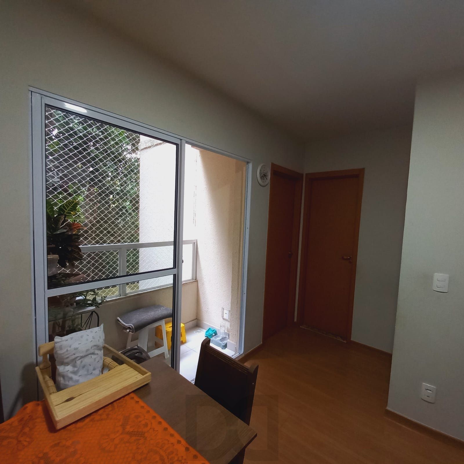 Apartamento 2 Dormitórios, sacada com churrasquieira, 1 vaga  Portaria 24h — foto 7